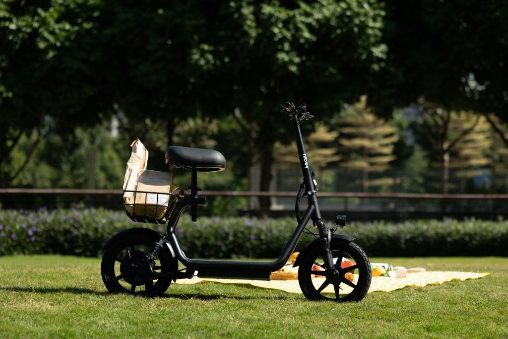 The Longest Range Electric Scooter Under $1,500 - New EMOVE Cruiser V2 Electric Review The Longest Range Electric Scooter Under $1,500 - New EMOVE Cruiser V2 Electric Review