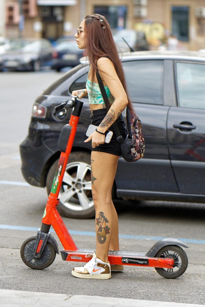 5TH WHEEL V30PRO Electric Scooter, 10 Solid Tires, 350W Motor  18 MPH, 19.9 Miles Range E-Scooter with E-Lock, Dual Brakes and Suspension, Foldable Adults Commuter Scooter with Turn Signals and APP